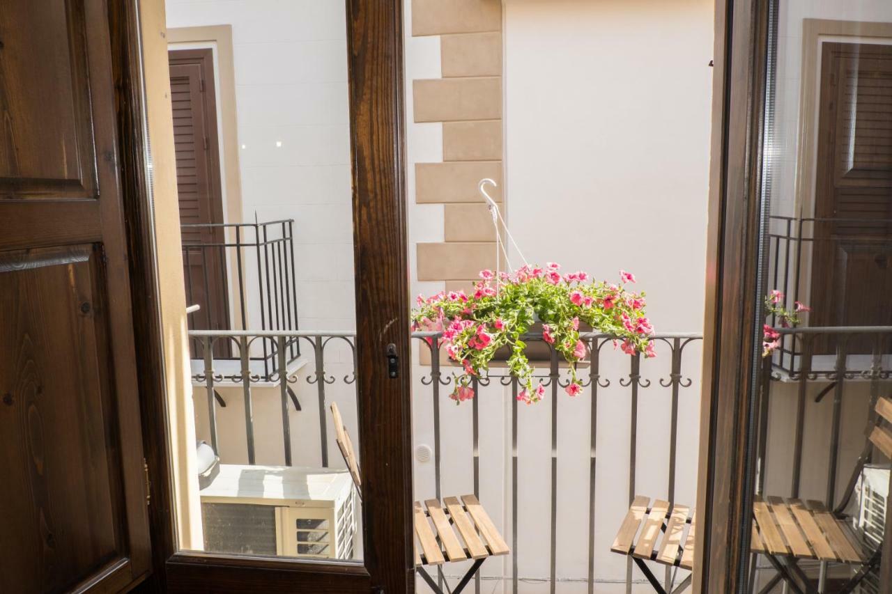 Centro Storico Casa Dell'Orologio Apartment Palermo Luaran gambar
