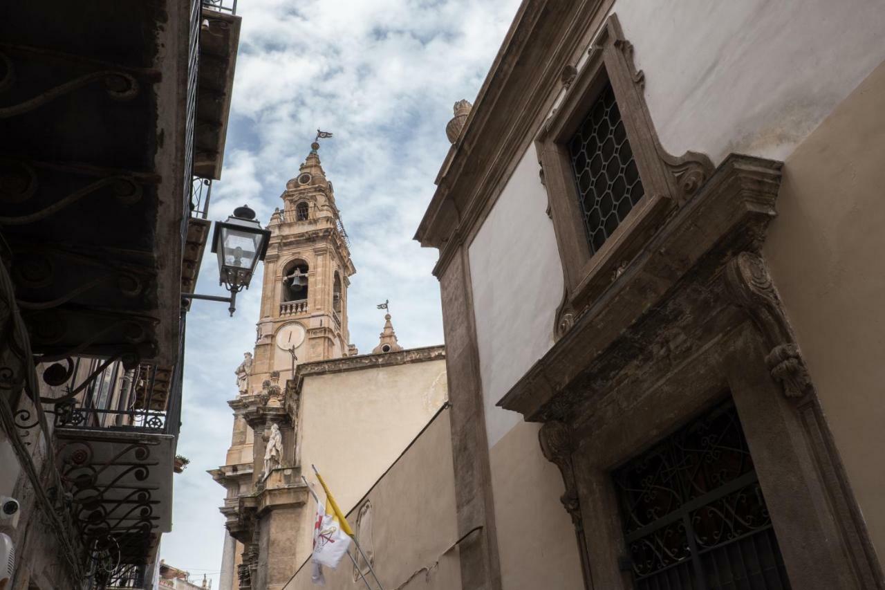 Centro Storico Casa Dell'Orologio Apartment Palermo Luaran gambar